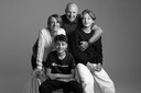 Shooting famille en noir et blanc à Rodez.webp