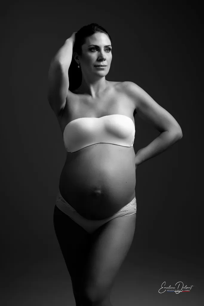 Future maman en lumière Le miracle en moi-photographe professionnel .webp